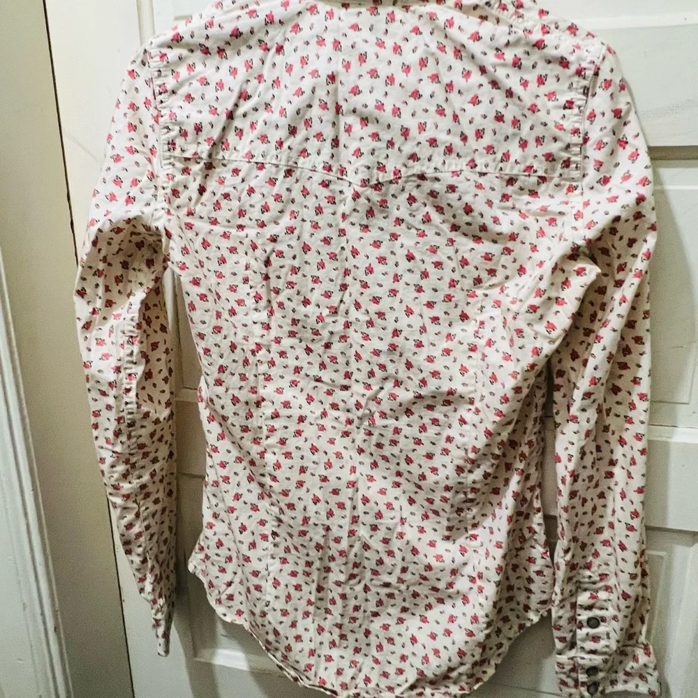 Carhartt button up🩷 - Picture 4 of 5